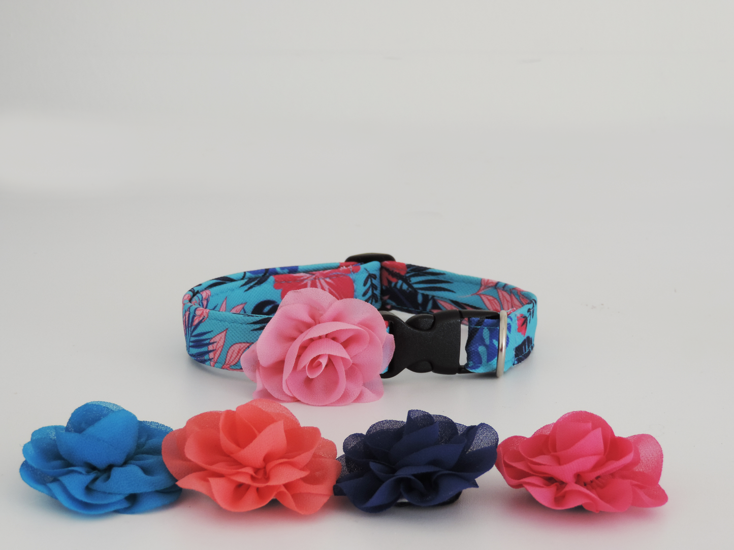 Collar portaplaca para perros con flor