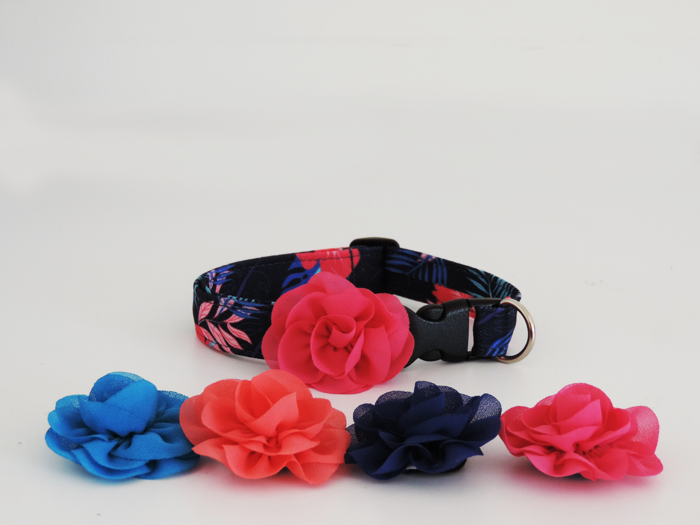 Collar portaplaca para perros con flor
